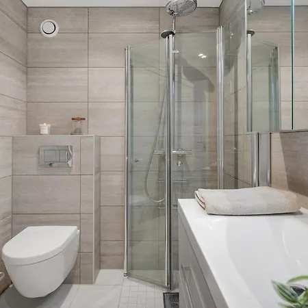 Spacious And Modern Townhouse With Parking, 3 Bedrooms * Μπέργκεν