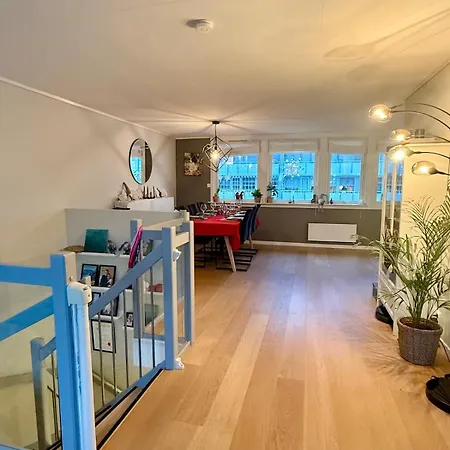 Spacious And Modern Townhouse With Parking, 3 Bedrooms Apartamento