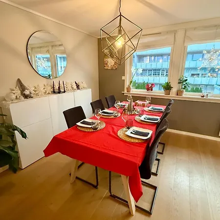 Spacious And Modern Townhouse With Parking, 3 Bedrooms Apartamento Bergen