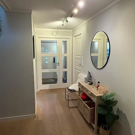 Spacious And Modern Townhouse With Parking, 3 Bedrooms Apartamento Bergen