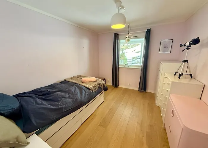 Lejlighed Spacious And Modern Townhouse With Parking, 3 Bedrooms