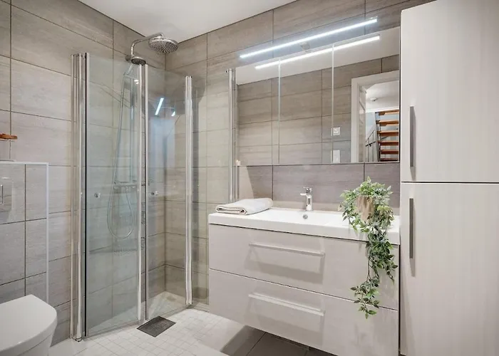 Spacious And Modern Townhouse With Parking, 3 Bedrooms Appartement
