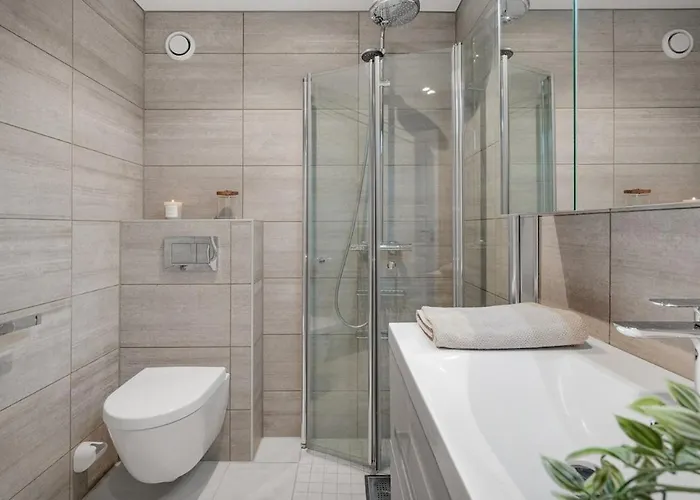 Spacious And Modern Townhouse With Parking, 3 Bedrooms * Bergen