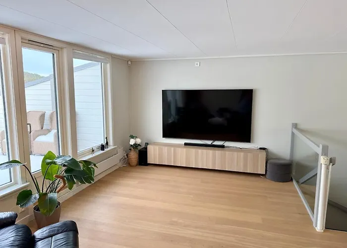 Spacious And Modern Townhouse With Parking, 3 Bedrooms Appartement Bergen