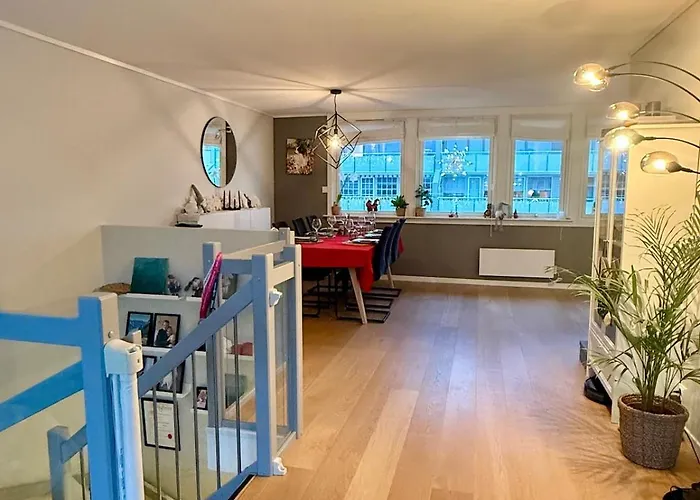 Spacious And Modern Townhouse With Parking, 3 Bedrooms Lejlighed