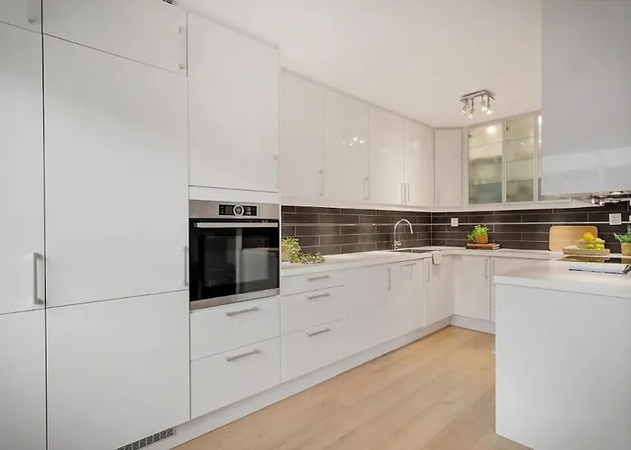 Lejlighed Spacious And Modern Townhouse With Parking, 3 Bedrooms *